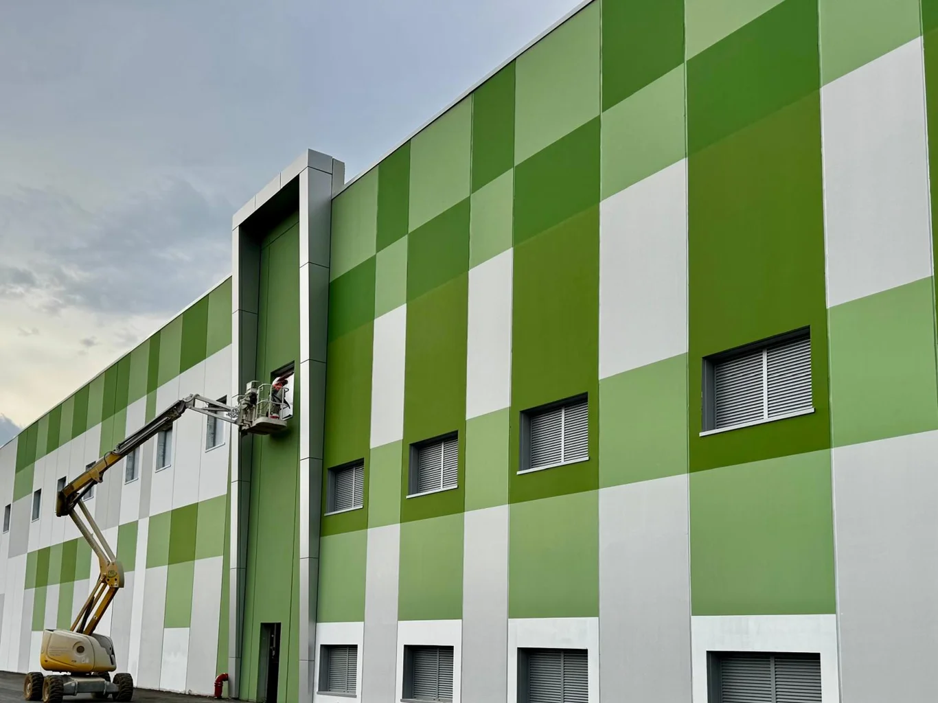 tinteggiature-industriali-per-capannoni-prefabbricati-e-magazzini